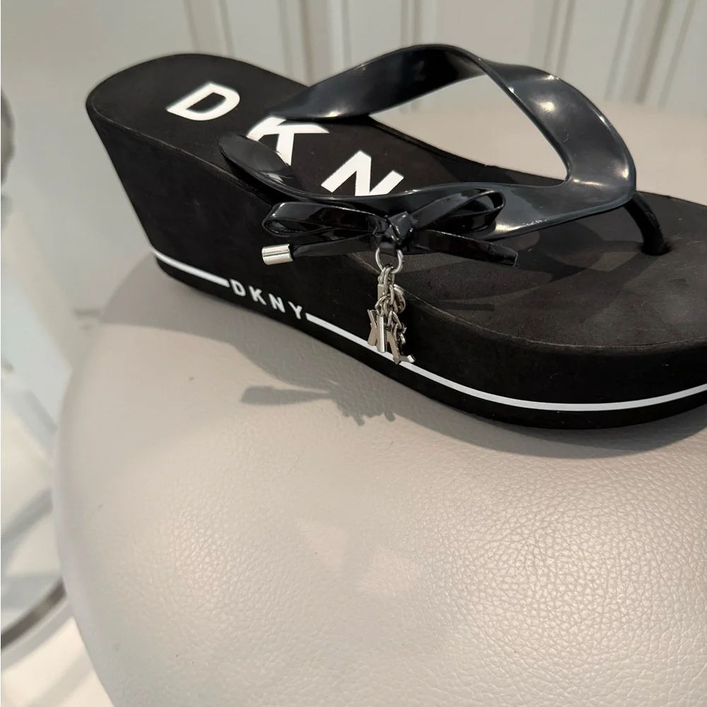 DKNY Black Flip Flop Sandals - Picture 5 of 5